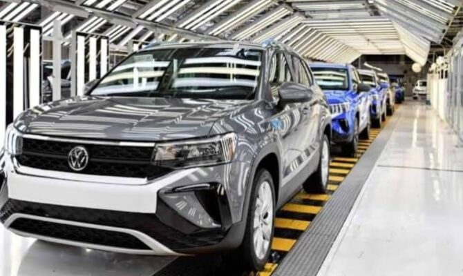 Volkswagen recortará 50,000 empleos en Alemania hacia 2030 para enfrentar presión global