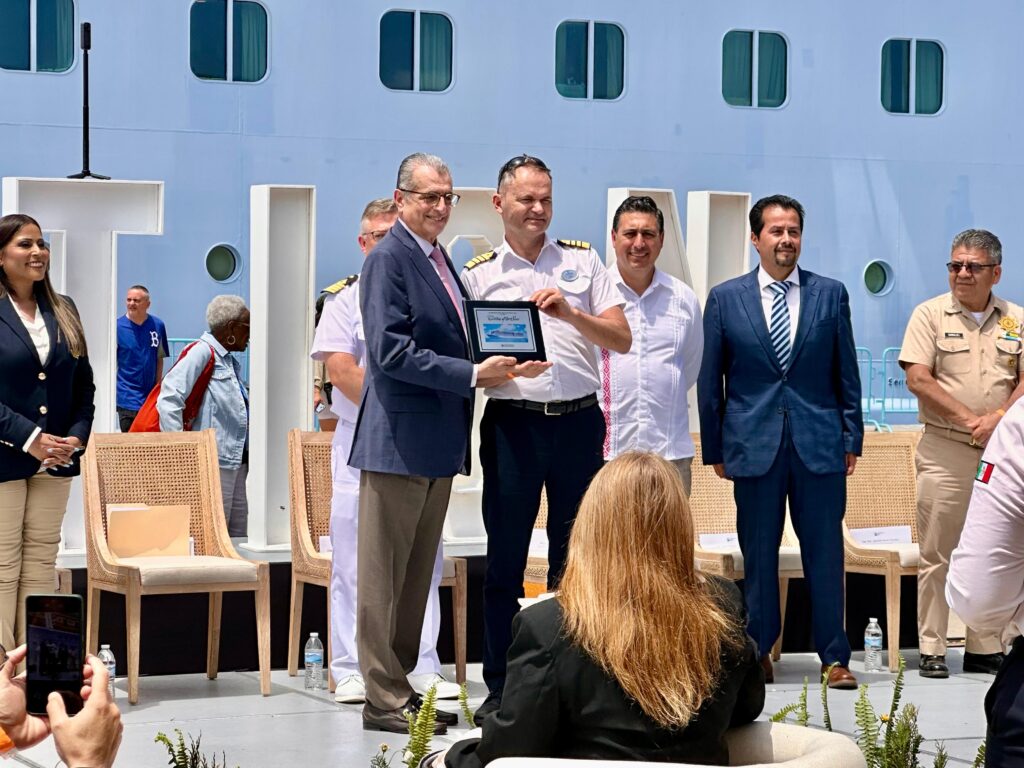 Hutchison Ports ECV recibe al crucero Ovation of the Seas, el más grande en atracar en la historia del puerto