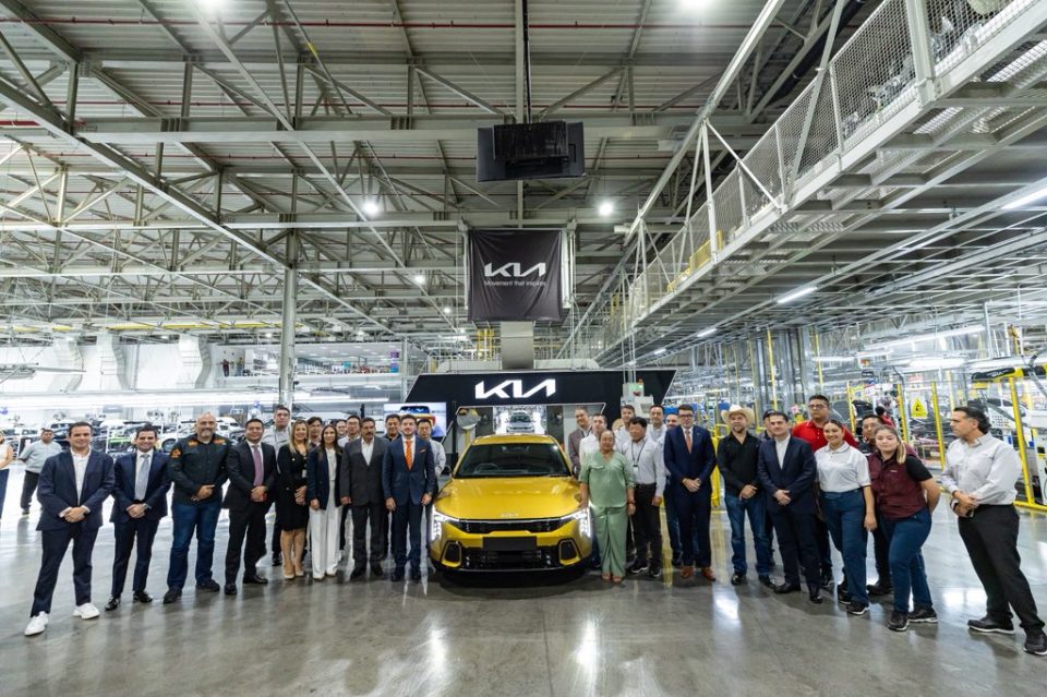 KIA arranca exportación a Europa del K4 Hatchback 100% hecho en México