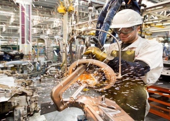 Producción industrial de México tropieza en marzo; cae 1.3% interanual