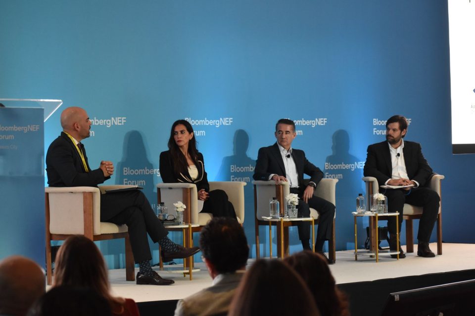 Aranceles, incertidumbre y costos hundidos para el futuro de las tecnologías limpias