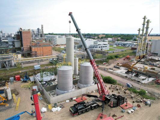 Mammoet impulsa la construcción de planta de polímeros COC de última generación