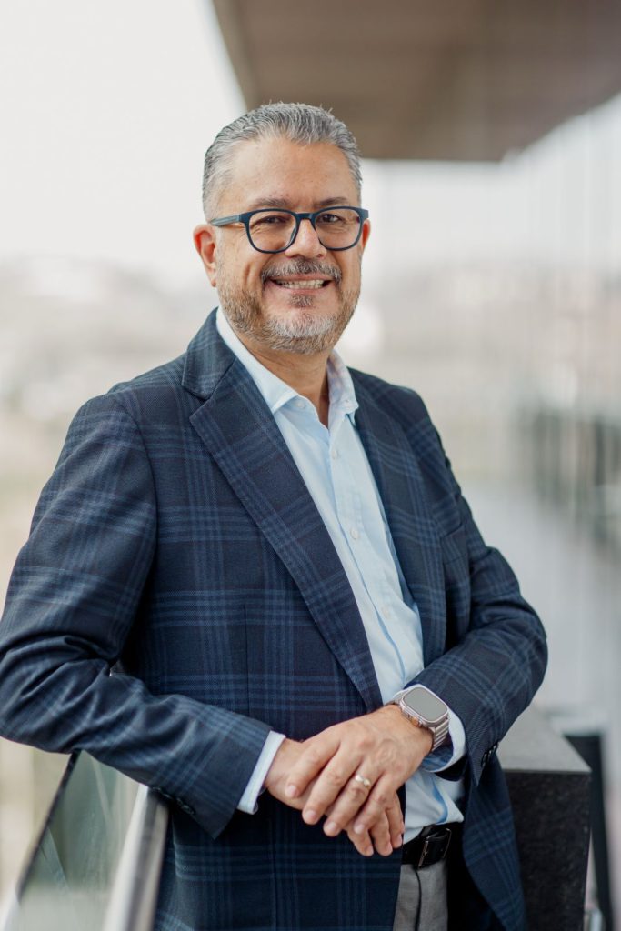 Roberto Aguilar, Gerente de Ventas de Rockwell Automation