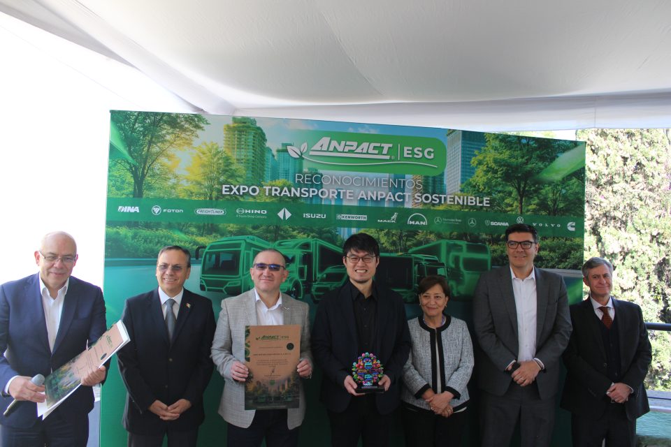 ANPACT entrega reconocimientos por prácticas sostenibles en Expo Transporte