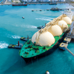 Qatar Energy perderá 20,000 mdd en ingresos anuales debido a los ataques iraníes contra plantas de GNL.