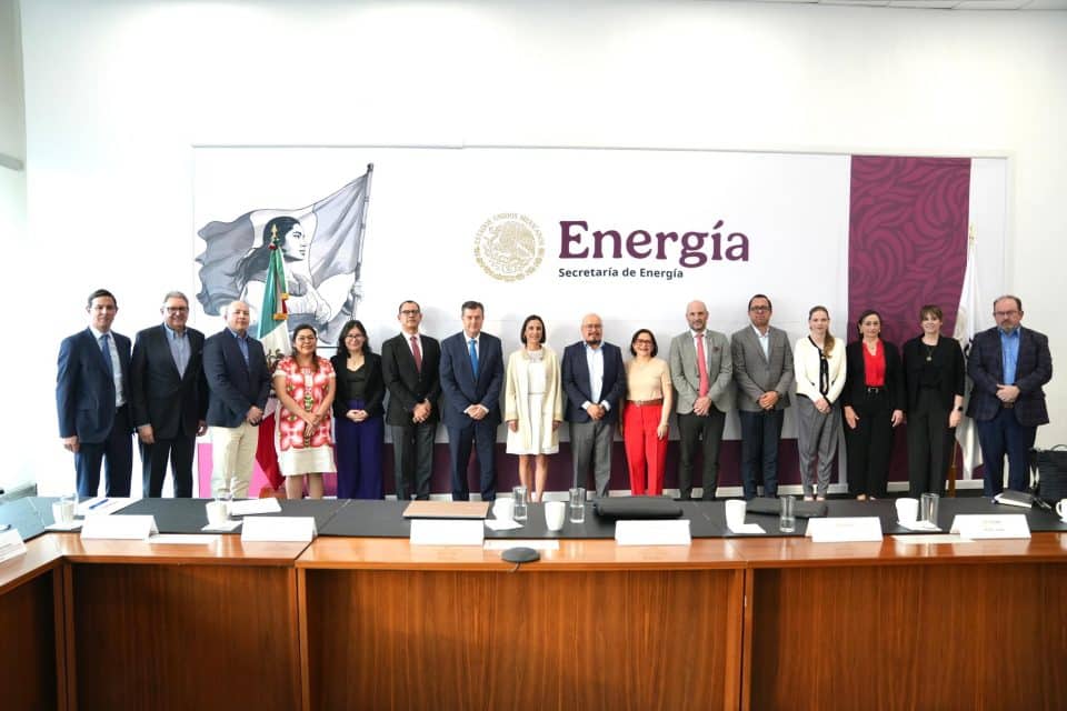 Refuerzan Sener y AMIA acuerdo de colaboración energética para impulsar inversiones