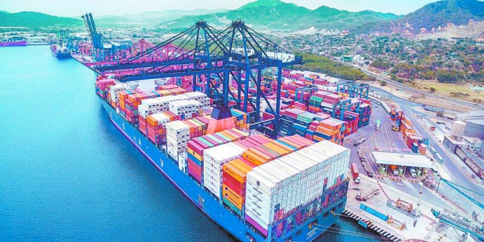 Puerto de Manzanillo rompe récord de movilización; supera el millón de TEUs en IT26
