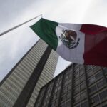 S&P mantiene calificación de México; pero cambia a negativa la perspectiva