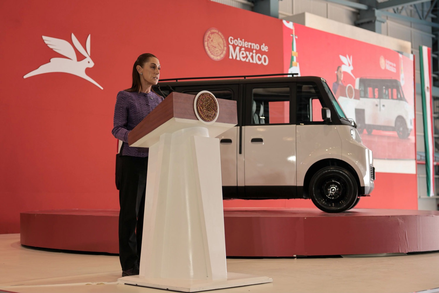 Sheinbaum presenta el Olinia 1: el primer auto eléctrico mexicano costará 150 mil pesos